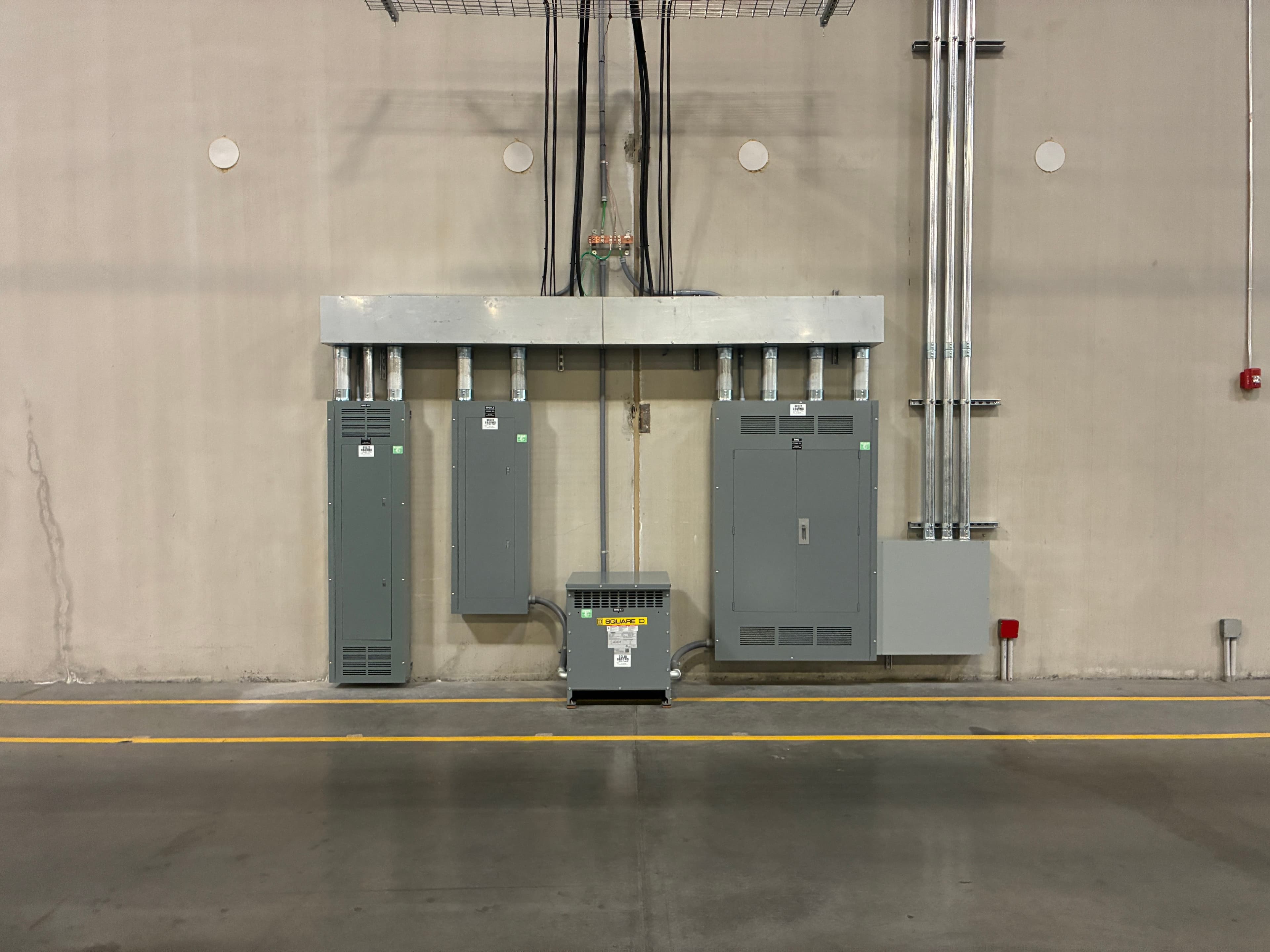 Project 480V 800-Amp Distribution Panel Install for a Manufacturing Facility image